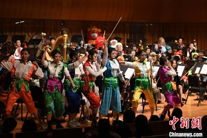 “音樂奇妙夜”西安上演歌者、樂手化身“卡通人”