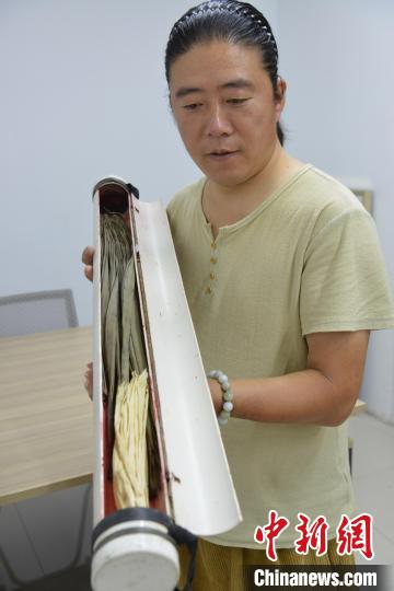 草編用的材料玉米皮、棕樹(shù)葉 李鵬茹 攝