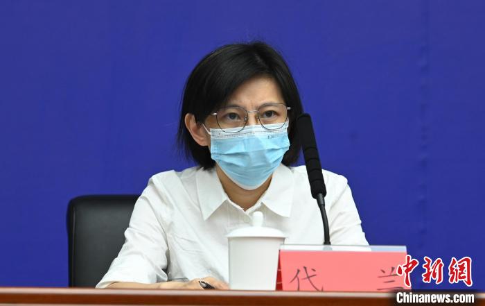 成都市經(jīng)信局總工程師代蘭?！“苍?攝