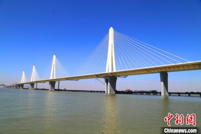 建設(shè)中的珠海金海特大橋?！∶蠎c虎 攝