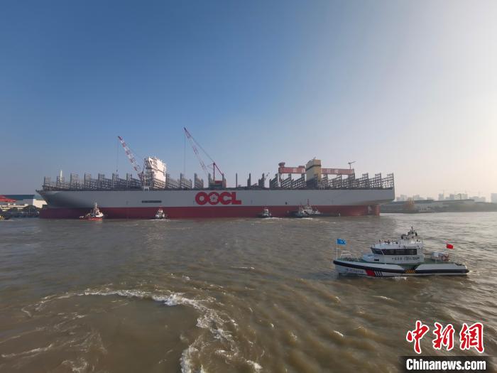 海巡艇在現(xiàn)場引導(dǎo)水上交通?！∧贤êＪ戮止﹫D