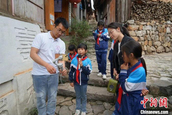 杜曉帆與該中心教師團隊積極探索文化遺產(chǎn)方法論，深耕鄉(xiāng)村遺產(chǎn)領域?！偷┐髮W國土與文化資源研究中心供圖