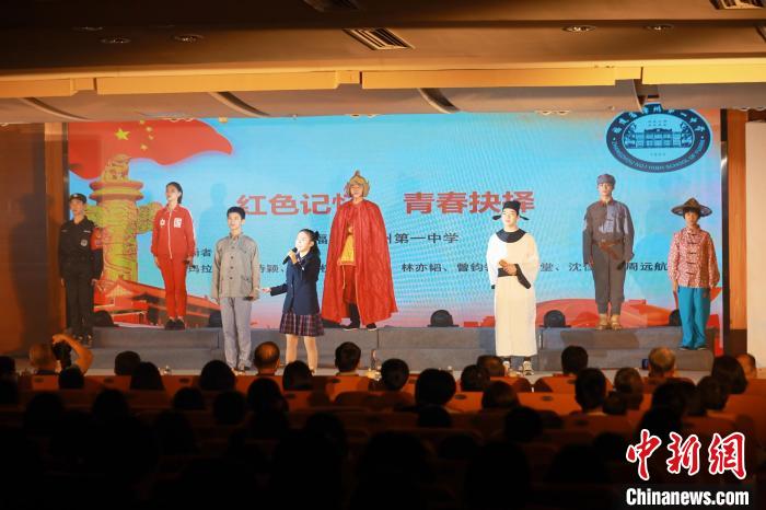 2023年閩南詩歌節(jié)開幕式暨詩歌朗誦會現(xiàn)場。　閩南師范大學供圖