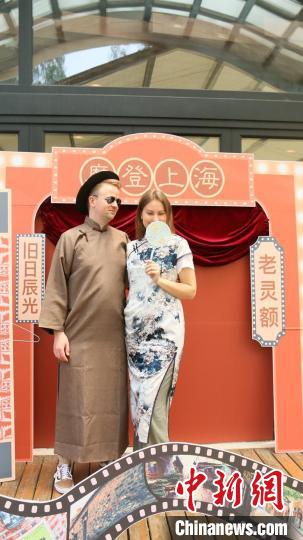 外交官們的上海風(fēng)韻時(shí)裝秀?！∪A東師范大學(xué)供圖
