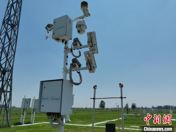 壽縣國(guó)家氣候觀象臺(tái)內(nèi)各種觀測(cè)設(shè)備?！侨?攝