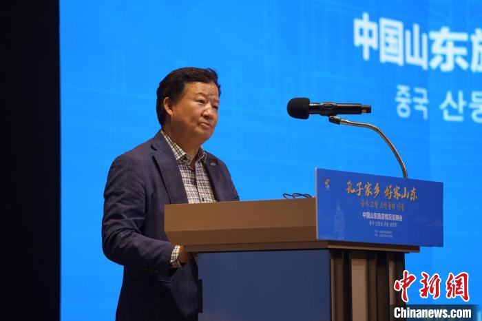 韓國(guó)一般旅游業(yè)協(xié)會(huì)副會(huì)長(zhǎng)白承弻致辭?！⑿?攝