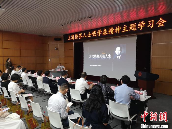 上海交通大學(xué)錢學(xué)森圖書館館長、錢學(xué)森之子錢永剛以“為民族復(fù)興選人生”為題作專題報告?！》队畋?攝