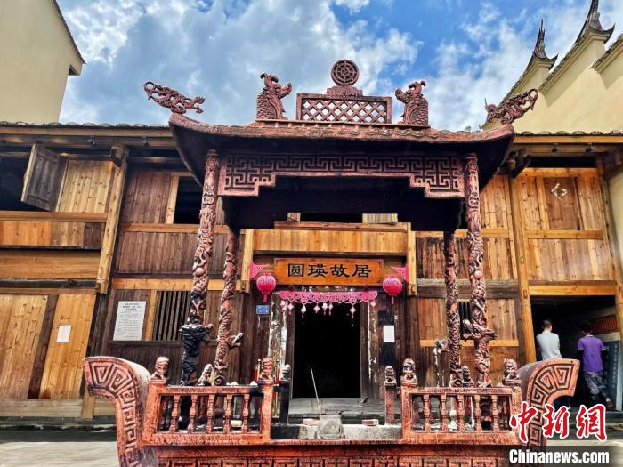 臺(tái)灣上趣開新團(tuán)隊(duì)入駐古田縣平湖鎮(zhèn)端上村，以“圓瑛法師故里”為主題打造愛國禪意村。　呂巧琴 攝