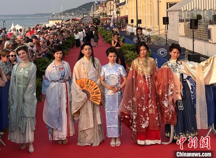 當(dāng)?shù)貢r(shí)間6月16日，2023年卡布爾電影節(jié)中國(guó)日活動(dòng)舉行?！≈鬓k方供圖