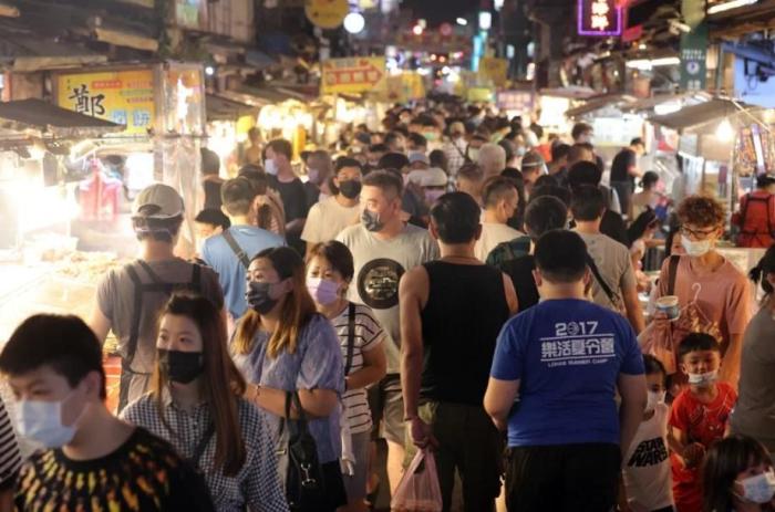 冰粉、雙皮奶、螺螄粉……臺網(wǎng)友發(fā)帖：臺灣街頭越來越多大陸小吃
