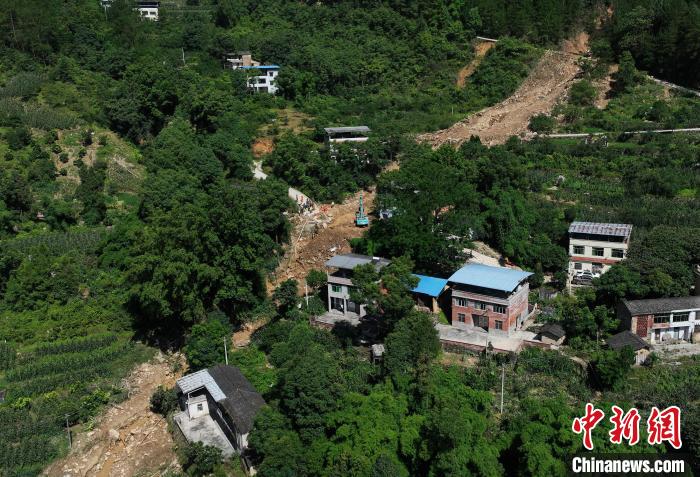 圖為航拍重慶萬州救援現(xiàn)場?！￡惓?攝