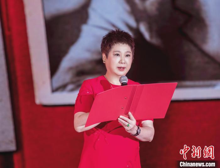 7月16日，榮智豐在2023年上海統(tǒng)戰(zhàn)文化周開幕活動中朗誦《與統(tǒng)戰(zhàn)先輩的時空對話》?！堦?攝