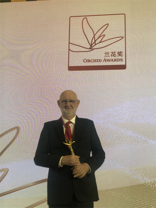 保利諾教授在頒獎(jiǎng)典禮現(xiàn)場(chǎng)。 巴西圣保羅州立大學(xué)孔子學(xué)院供圖。