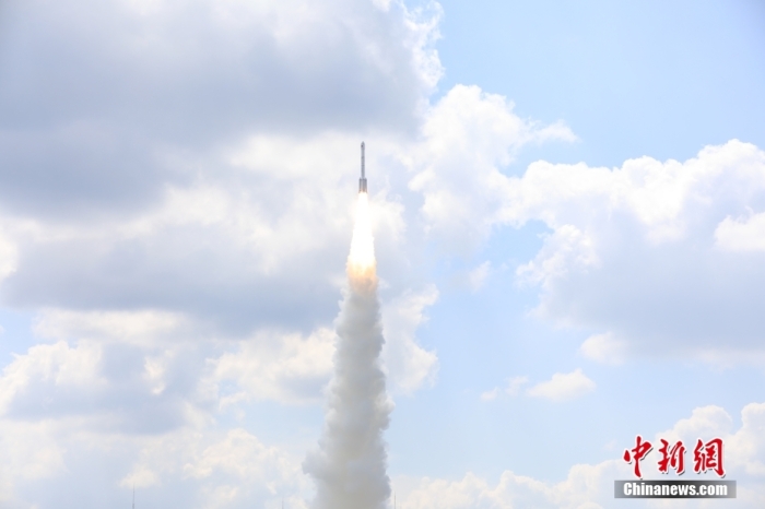 北京時間 2023年9月10日12時30分，中國在太原衛(wèi)星發(fā)射中心使用長征六號改運(yùn)載火箭，成功將遙感四十號衛(wèi)星發(fā)射升空，衛(wèi)星順利進(jìn)入預(yù)定軌道，發(fā)射任務(wù)獲得圓滿成功。該衛(wèi)星主要用于開展電磁環(huán)境探測及相關(guān)技術(shù)試驗。此次任務(wù)是長征系列運(yùn)載火箭第487次飛行。王曉虎 攝
