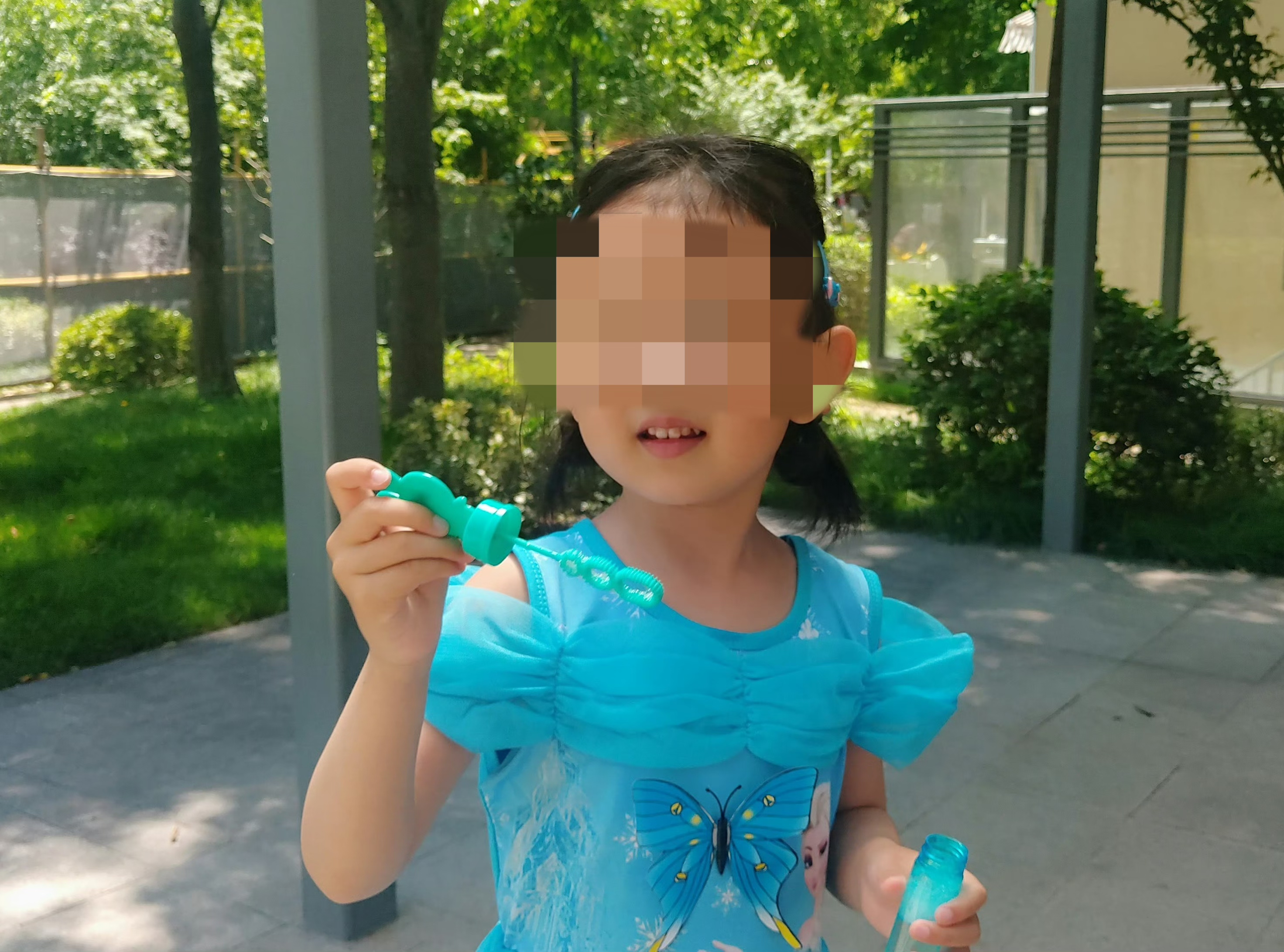 海灘失蹤女童。圖源：女童家人社交賬號