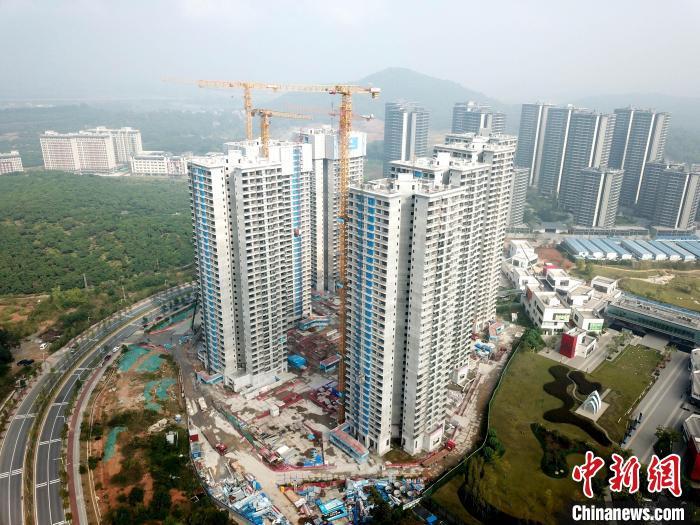 廣州一在建樓盤。 范少鵬 攝