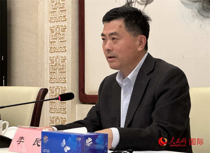 10月31日，歐美同學(xué)會秘書長李民在第五屆中法文化論壇媒體吹風(fēng)會上講話。（人民網(wǎng) 謝瑩攝）