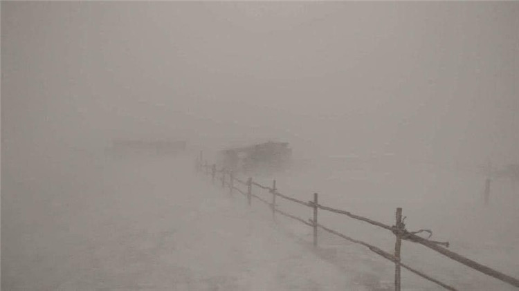 2023年11月4日，蒙古國部分省份發(fā)生暴風(fēng)雪天氣。蒙古國緊急情況總局官網(wǎng)圖片