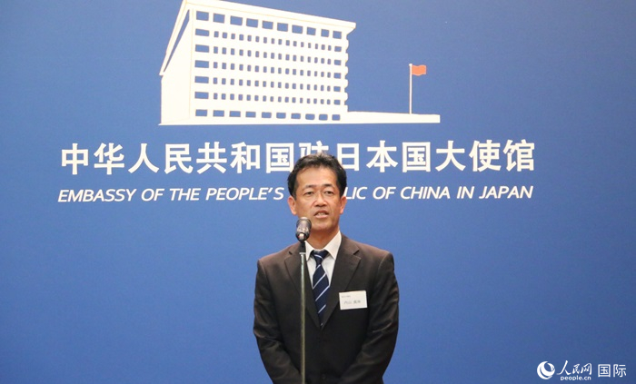導(dǎo)師代表、東京大學(xué)教授內(nèi)山真伸發(fā)表致辭。人民網(wǎng) 許可攝