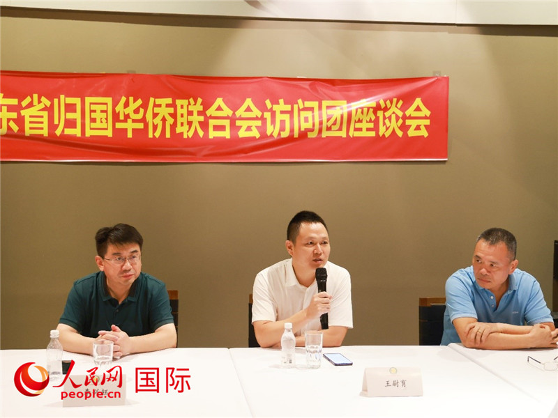 中國駐里約總領館副總領事王尉育（中）在座談會上致辭。人民網記者 陳海琪攝