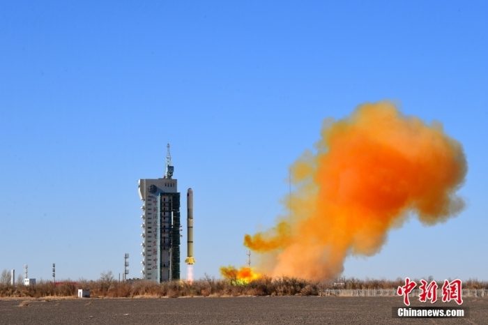 北京時間2023年11月16日11時55分，我國在酒泉衛(wèi)星發(fā)射中心使用長征二號丙運載火箭，成功將新一代海洋水色觀測衛(wèi)星發(fā)射升空，衛(wèi)星順利進(jìn)入預(yù)定軌道，發(fā)射任務(wù)獲得圓滿成功。此次任務(wù)是長征系列運載火箭第497次飛行。汪江波 攝