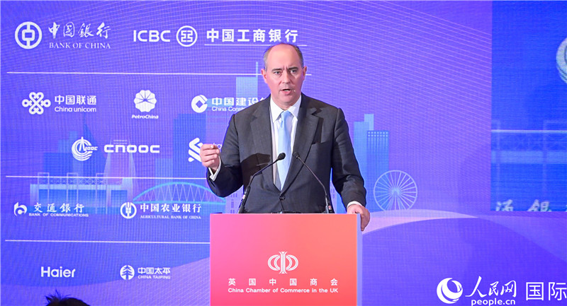 英國(guó)商業(yè)貿(mào)易部國(guó)務(wù)大臣（投資大臣）多米尼克·約翰遜與會(huì)。人民網(wǎng) 郭錦標(biāo)攝