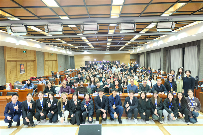 第八屆全國高校西班牙語配音大賽決賽現(xiàn)場合影。主辦方供圖