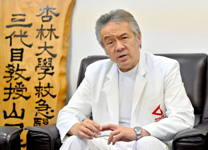 日本杏林大學(xué)醫(yī)學(xué)部教授山口芳裕。（圖片來(lái)源：《朝日新聞》）