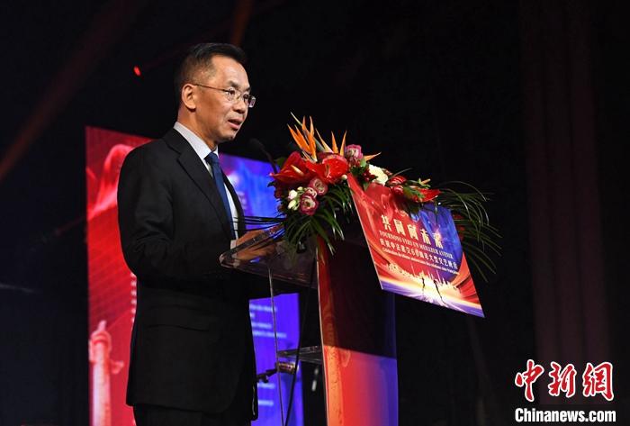 當地時間1月16日晚，以“共同向未來”為題的慶祝中法建交60周年大型文藝晚會在巴黎舉辦。中國駐法國大使盧沙野出席晚會并致辭。 <a target='_blank' href='/' _fcksavedurl='/'><p  align=