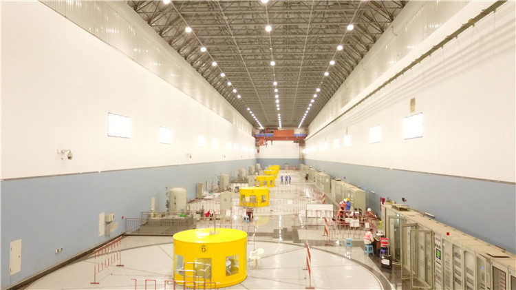 卡魯瑪水電站發(fā)電機(jī)組。王劍攝