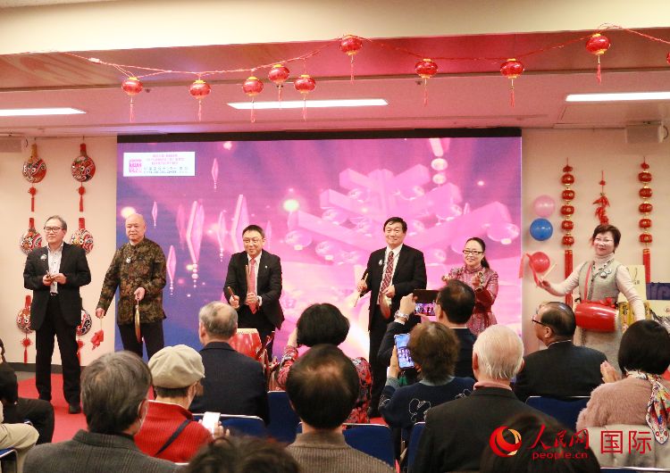 打擊樂合奏《春節(jié)序曲》。人民網(wǎng) 許可攝