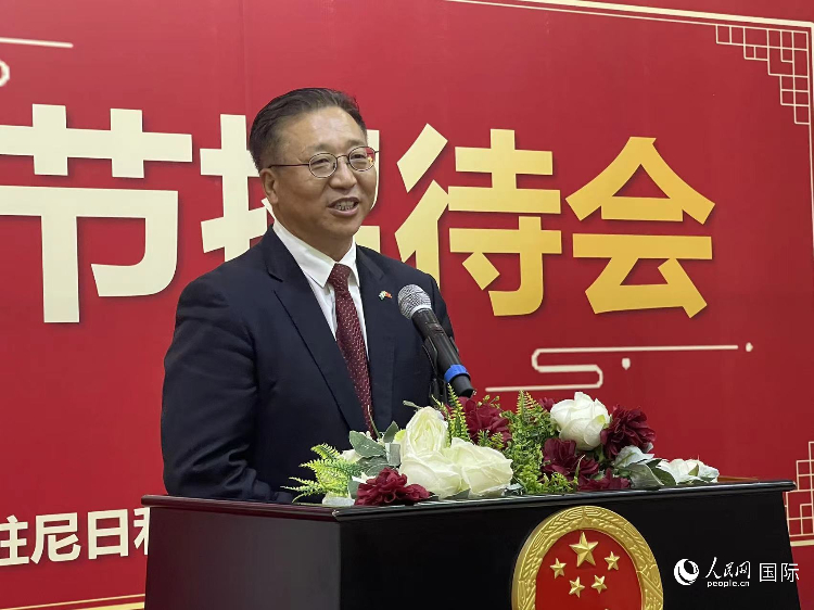中國(guó)駐尼日利亞大使崔建春致辭。人民網(wǎng)記者 姜宣攝