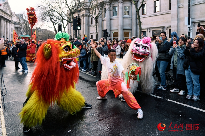 倫敦新春慶典現(xiàn)場。人民網(wǎng) 郭錦標(biāo)、楊浩鵬攝