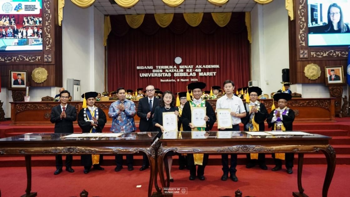 西華大學、三一一大學、印尼鋰源新材料有限公司、四川鋰源新能源有限公司四方共同簽署國際合作協(xié)議。印尼三一一大學孔子學院供圖