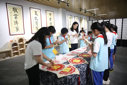 1、長沙市雨花區(qū)校園清廉家風(fēng)館開館。受訪單位供圖