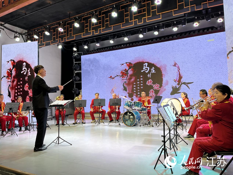 馬莊農(nóng)民樂團在排練節(jié)目。人民網(wǎng) 李子佩攝