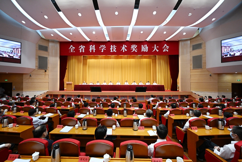 圖為江蘇省科學(xué)技術(shù)獎勵大會現(xiàn)場。吳勝攝