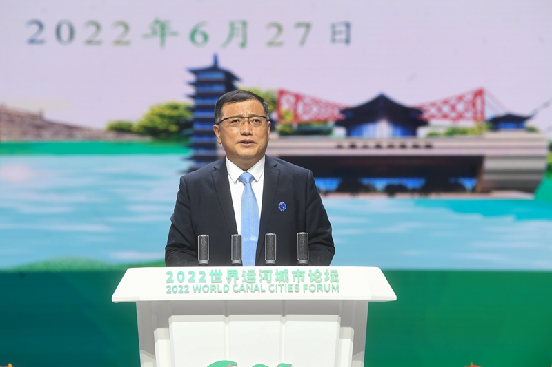 揚(yáng)州市委常委、常務(wù)副市長陳鍇竑作推介發(fā)言。邵丹攝
