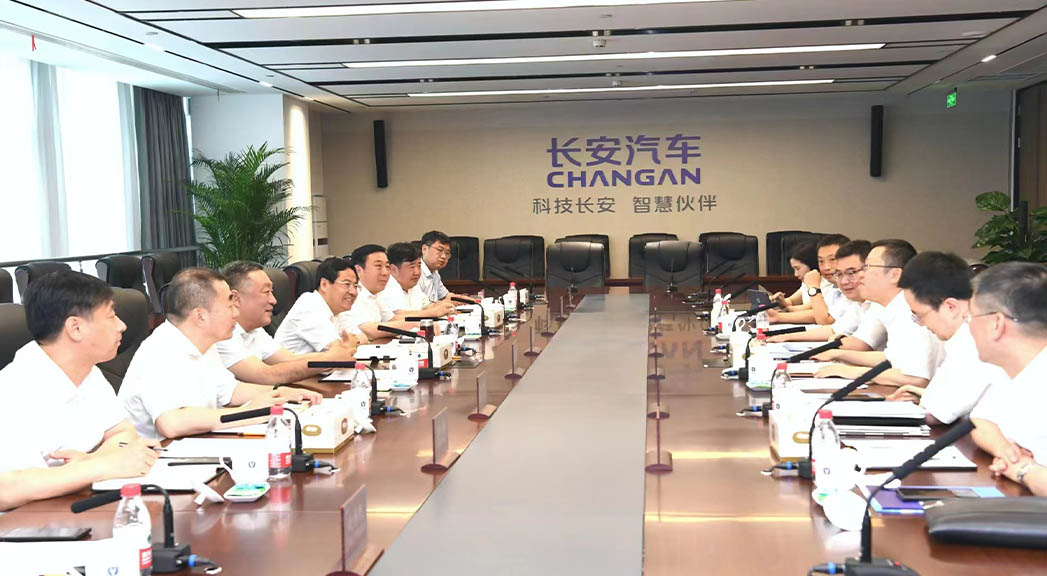 張濤帶隊赴重慶對接洽談項目。 白永民攝