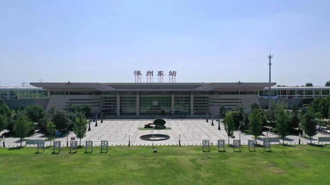 通勤專列高鐵始發(fā)站涿州東站。 熊華明、王聚言攝