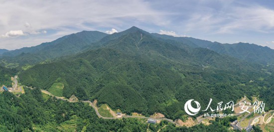 大別山旅游扶貧快速通道。人民網 陳若天攝