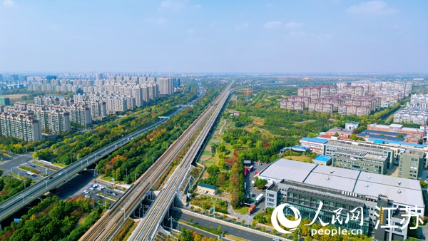 航拍幸福街道。人民網(wǎng)記者 王繼亮攝