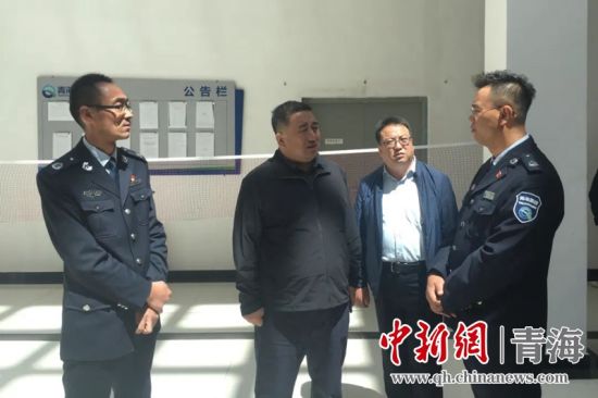 圖為生態(tài)環(huán)保專項督查現(xiàn)場。 孫舒亞攝