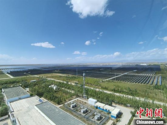  圖為塔拉灘光伏產(chǎn)業(yè)園區(qū)?！∑钤鲚怼z