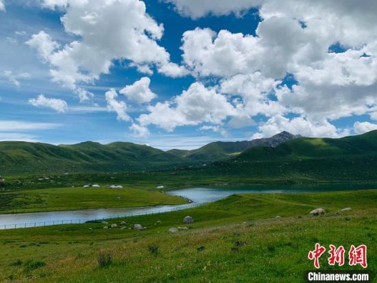 圖為果洛州境內(nèi)的年保玉則。（資料圖）　孫?！z
