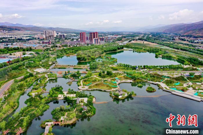西北城市西寧立生態(tài)文明高地新典范：“一城山水、百園千姿”