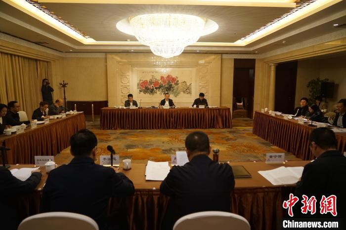 圖為座談會(huì)現(xiàn)場(chǎng)?！∨擞隄?攝