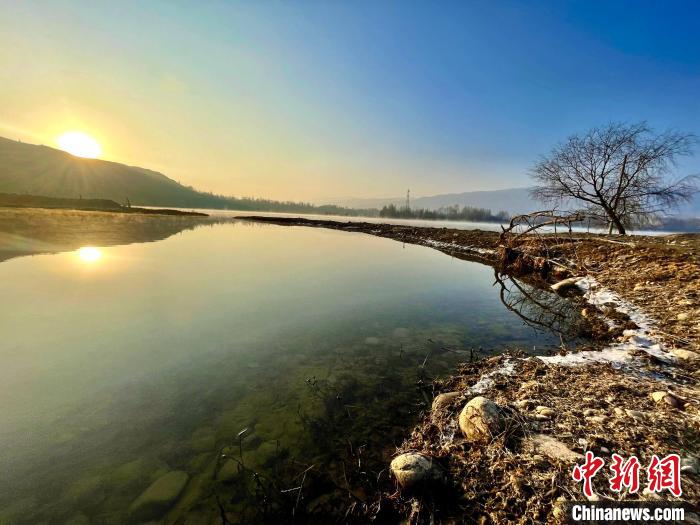 圖為青海省化隆縣黃河濕地景色?！±钣穹?攝