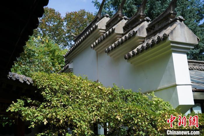 圖為西寧園林植物園內(nèi)的蘇式風(fēng)格建筑?！●R銘言 攝