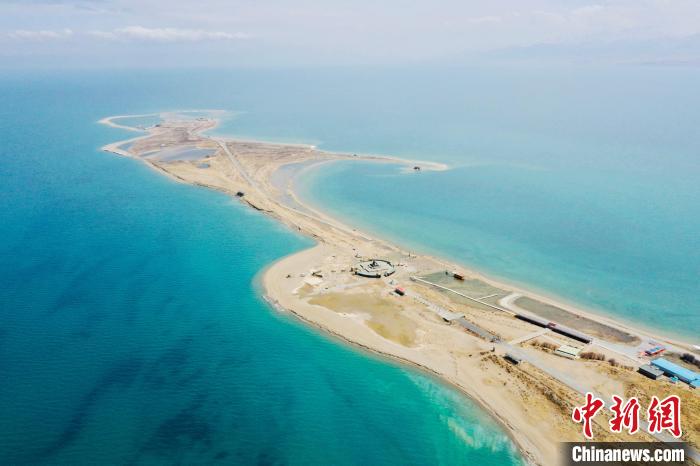 圖為青海湖?！±罱瓕?攝